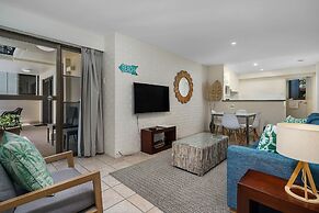 Bayview Beachfront Apartments, in town right on the beach