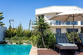 Bayview Beachfront Apartments, in town right on the beach