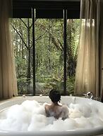 Woodlands Rainforest Retreat