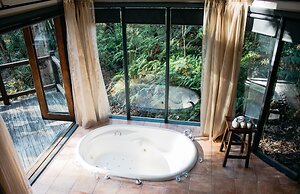 Woodlands Rainforest Retreat