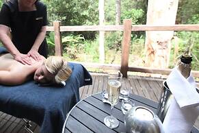 Woodlands Rainforest Retreat