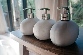 Woodlands Rainforest Retreat