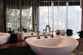 Woodlands Rainforest Retreat