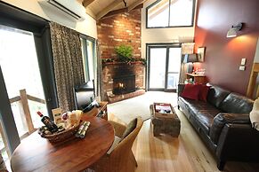 Woodlands Rainforest Retreat