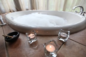 Woodlands Rainforest Retreat