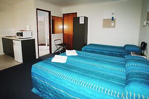 Cedar Lodge Motel Townsville
