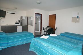 Cedar Lodge Motel Townsville