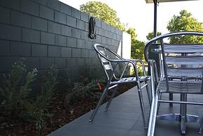 Dooleys Springsure Tavern and Motel