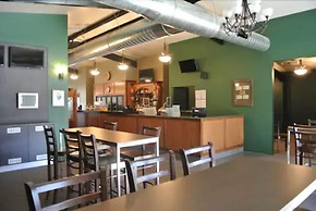 Dooleys Springsure Tavern and Motel