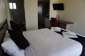 Dooleys Springsure Tavern and Motel