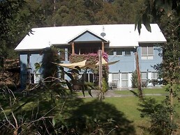 Lakeshore Lodge