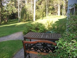 Lakeshore Lodge
