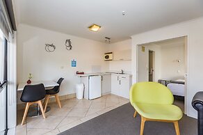 Le Chalet Suisse Motel Apartments