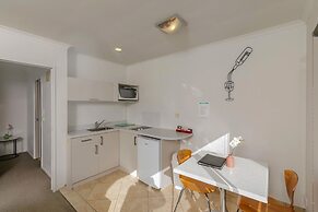 Le Chalet Suisse Motel Apartments