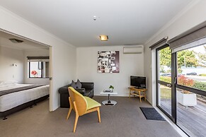 Le Chalet Suisse Motel Apartments