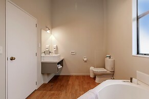 Le Chalet Suisse Motel Apartments