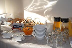 Airlie House Motor Inn