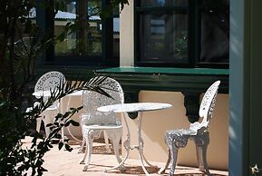 Airlie House Motor Inn