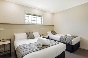 Heritage House Motel & Units