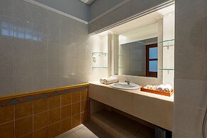 Fourteen Roses Beach Hotel