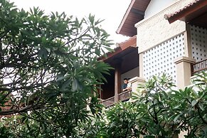 Fourteen Roses Beach Hotel