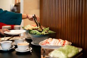 Fourteen Roses Beach Hotel