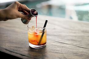 Fourteen Roses Beach Hotel