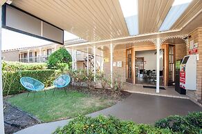 Jacaranda Place Motor Inn