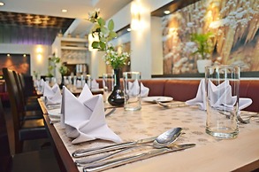 REGALODGE HOTEL & SPA