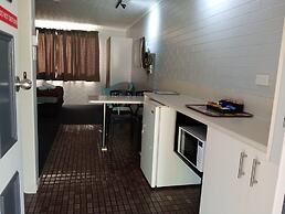 A Raceview Motor Inn
