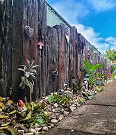 A Raceview Motor Inn