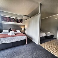 A Raceview Motor Inn