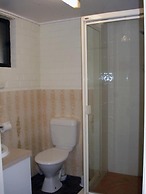 A Raceview Motor Inn