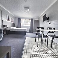 A Raceview Motor Inn