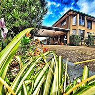 A Raceview Motor Inn