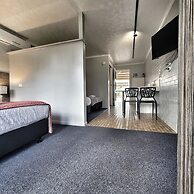 A Raceview Motor Inn