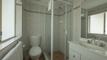 Hampton Court Apartments