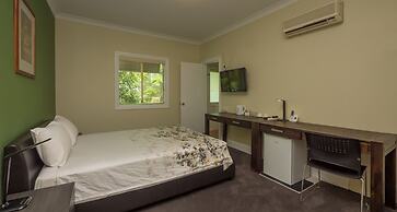 Hampton Court Apartments