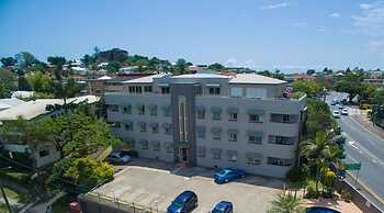 Hampton Court Apartments