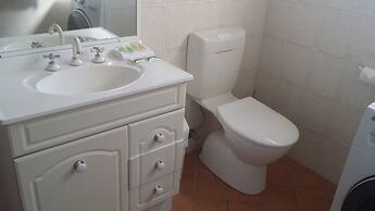 Hampton Court Apartments