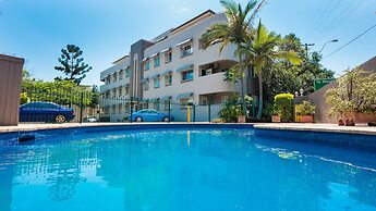 Hampton Court Apartments