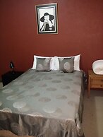 Hampton Court Apartments