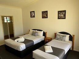 Emerald Explorers Inn