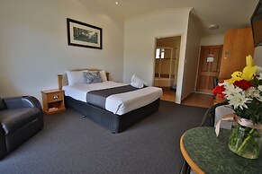 Emerald Explorers Inn