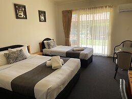 Emerald Explorers Inn