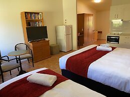 Emerald Explorers Inn