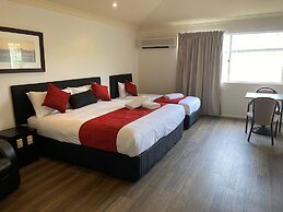 Emerald Explorers Inn