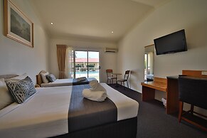 Emerald Explorers Inn