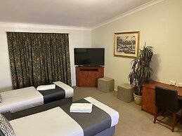 Emerald Explorers Inn