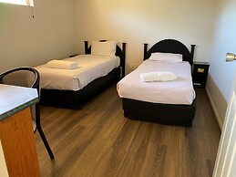 Emerald Explorers Inn